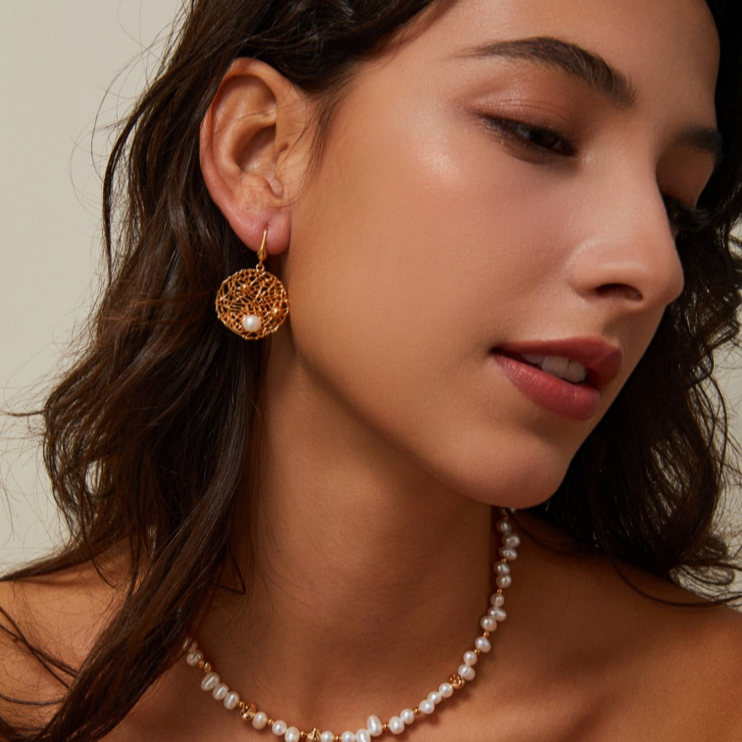 Solara natural pearl, 925 sterling silver earring on neutral background