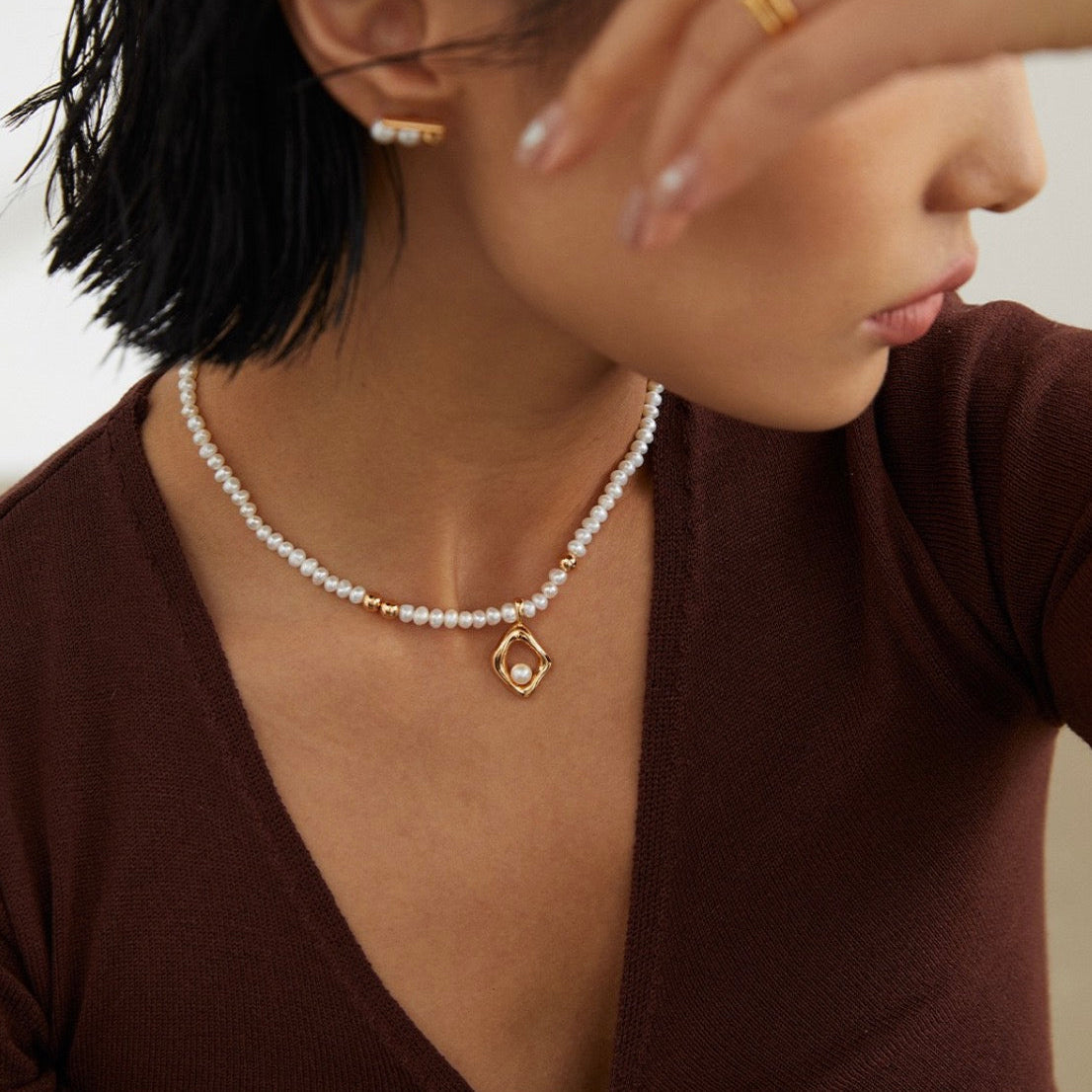 Solara natural pearl, 925 sterling silver necklace on neutral background